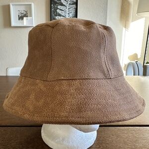 August Bucket Hat Leather Like